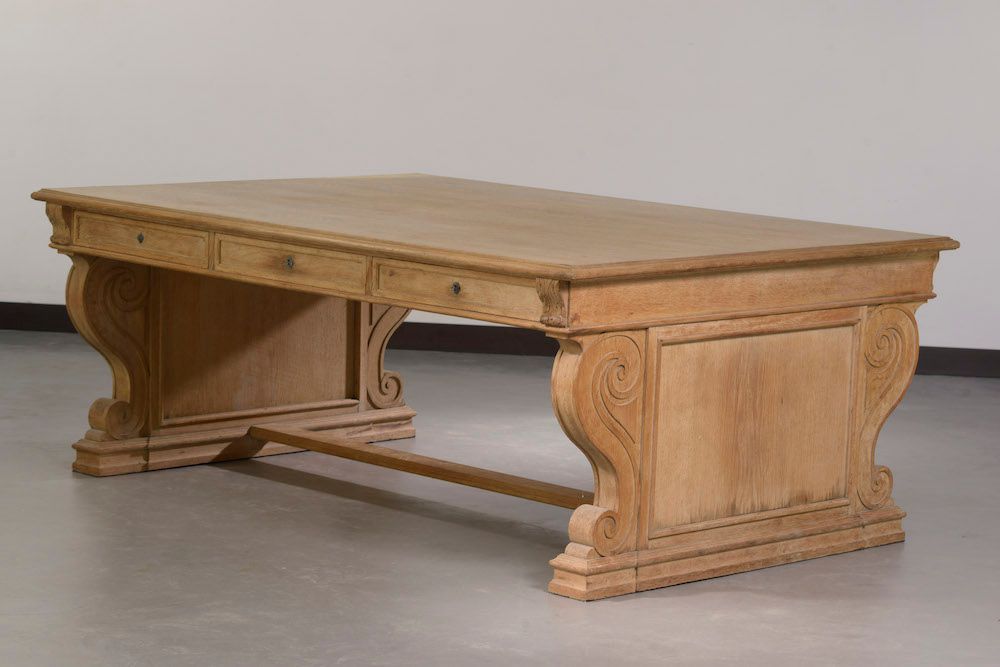 Null Großer rechteckiger Schreibtisch aus Eiche mit Akanthusblättern und Schnitz&hellip;