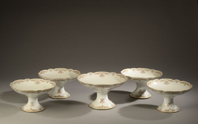 Null A.TAILLARDAT, Paris. 

Five porcelain compotiers, the poly-lobed cup with g&hellip;