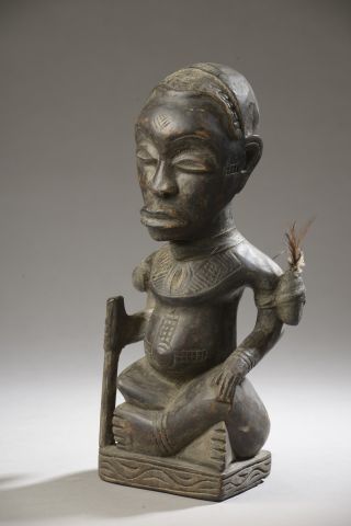 Null Statuette KUBA, République Démocratique du Congo (fente à l'épaule droite).&hellip;