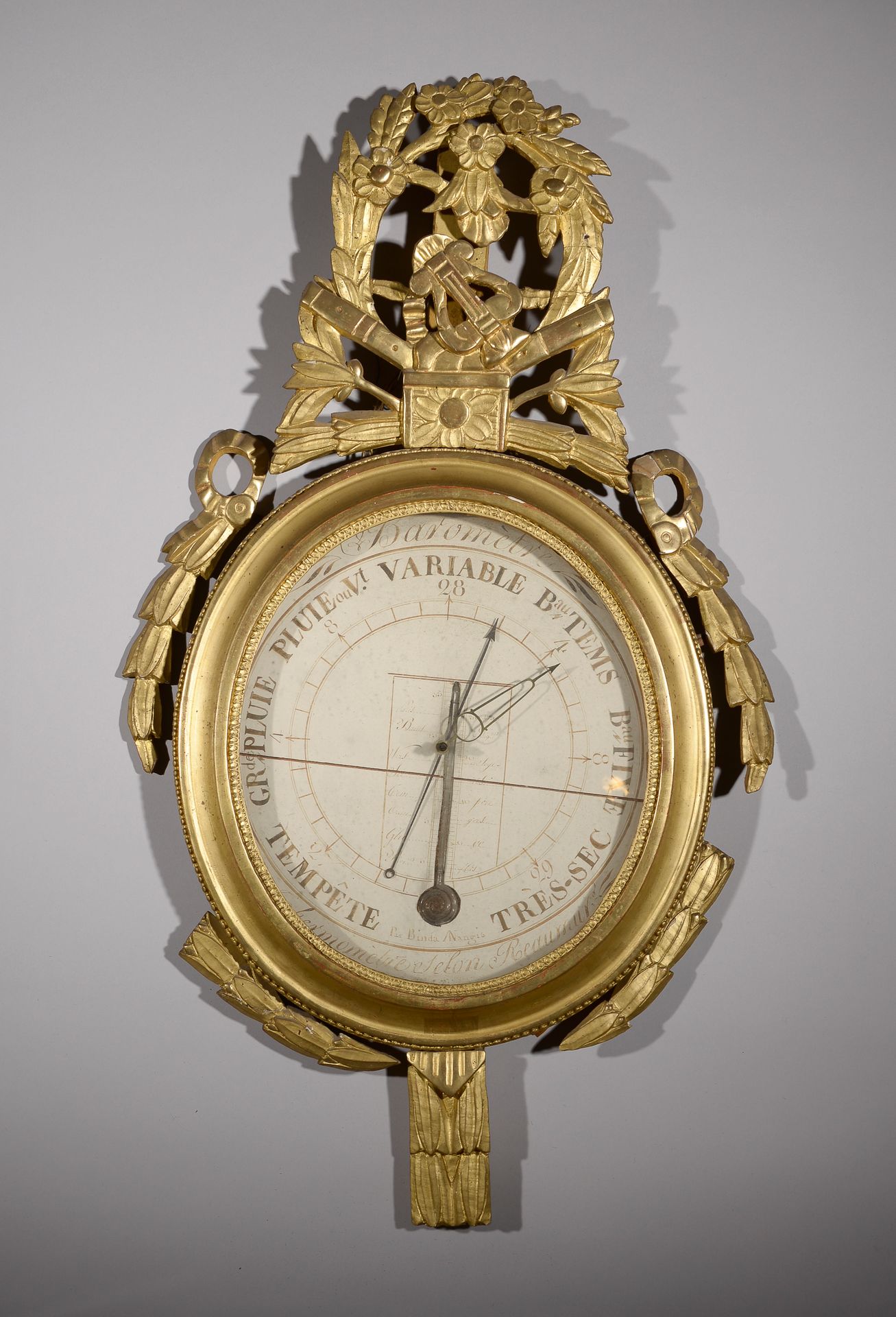 Null Barómetro según Réaumur en madera tallada y dorada con forma de medallón de&hellip;
