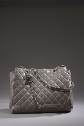 CHANEL. Grey lambskin leather shopping bag with st…