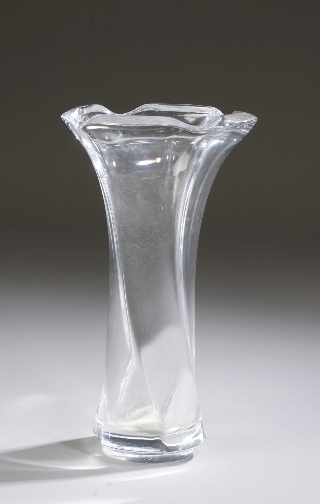 Null CRYSTAL OF SEVRES.

Crystal vase of free form.

Signed.

Height. Height : 3&hellip;