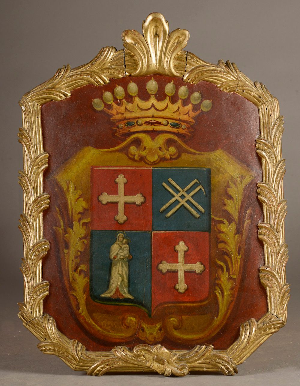 Null 
Medaglione dipinto con uno scudo sormontato da una corona comitale con le &hellip;