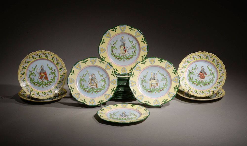 Null Heraldic earthenware of PIERREFONDS.

Two parts of table service in enamell&hellip;