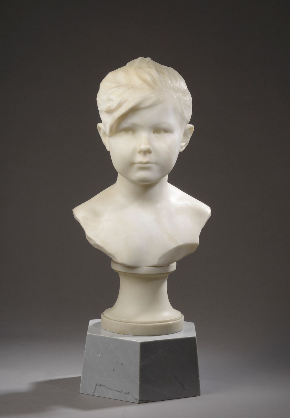 Null Édouard HOUSSIN (1847-1917).

Retrato de Louise Demont.

Busto sobre pedest&hellip;