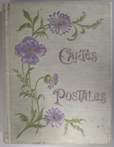 Null Zwei leere Postkartenalben (Flecken, Gebrauchsabnutzungen).

Um 1900.

H. :&hellip;