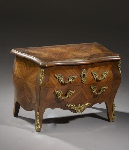 Null Small chest of drawers in the form of a curved chest of drawers inlaid with&hellip;