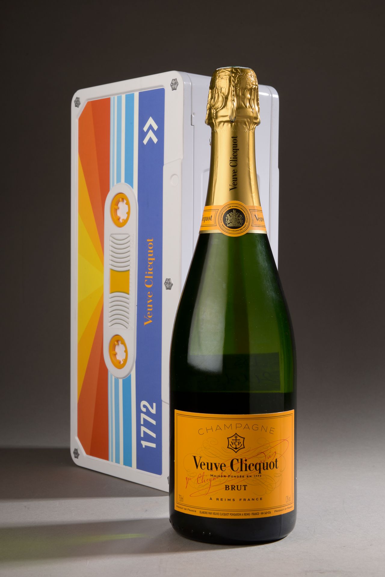 Null 1 Flasche CHAMPAGNE Veuve Clicquot (Box mit Audiokassette)