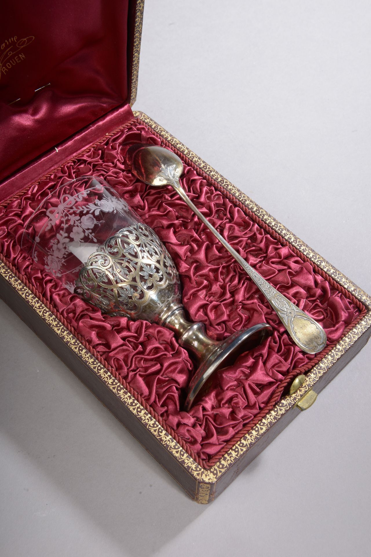 Null A glass with silver frame and its silver spoon decorated with interlacing a&hellip;