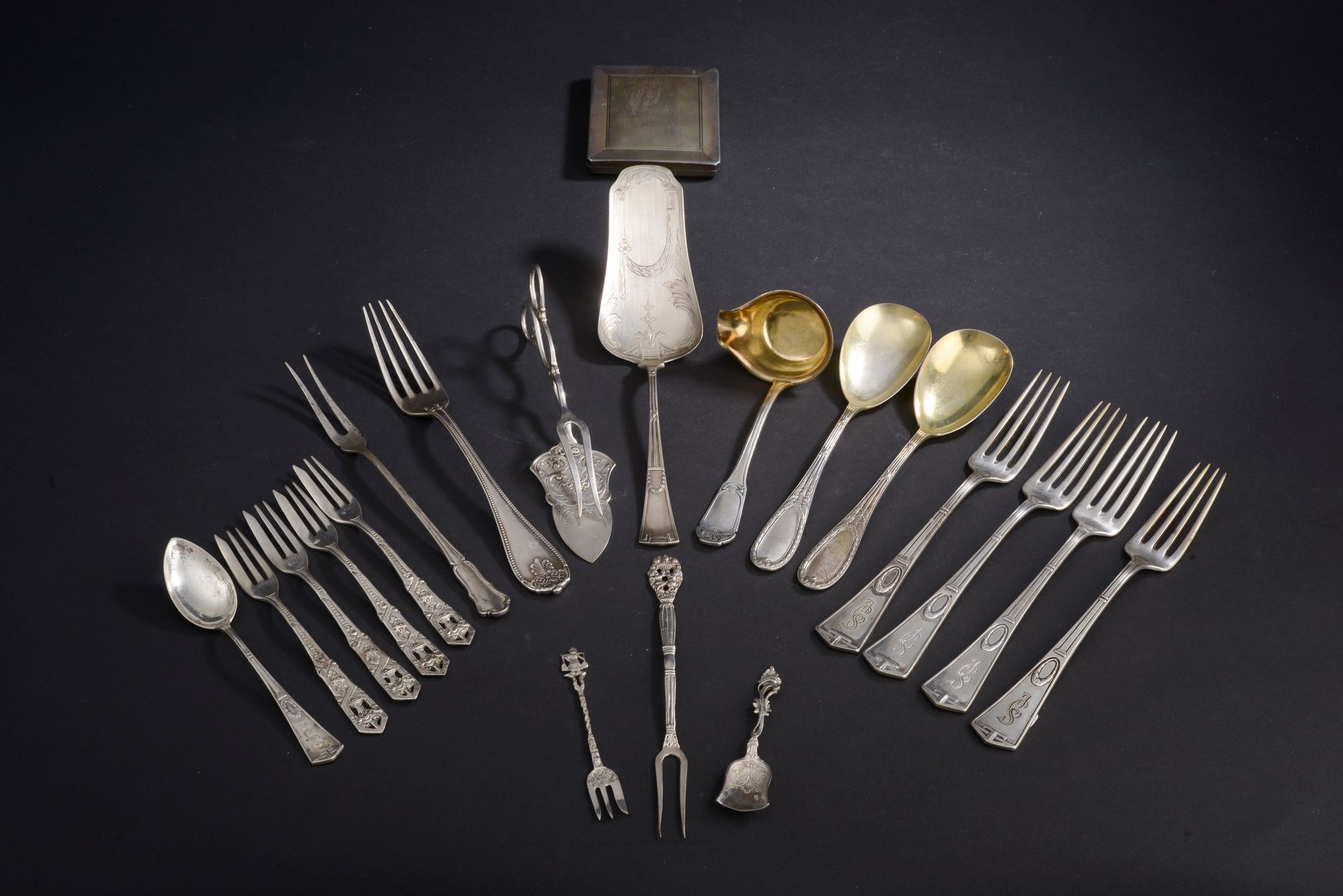 Null Set in silver 800 thousandths including a pair of cream spoons, the spoon i&hellip;