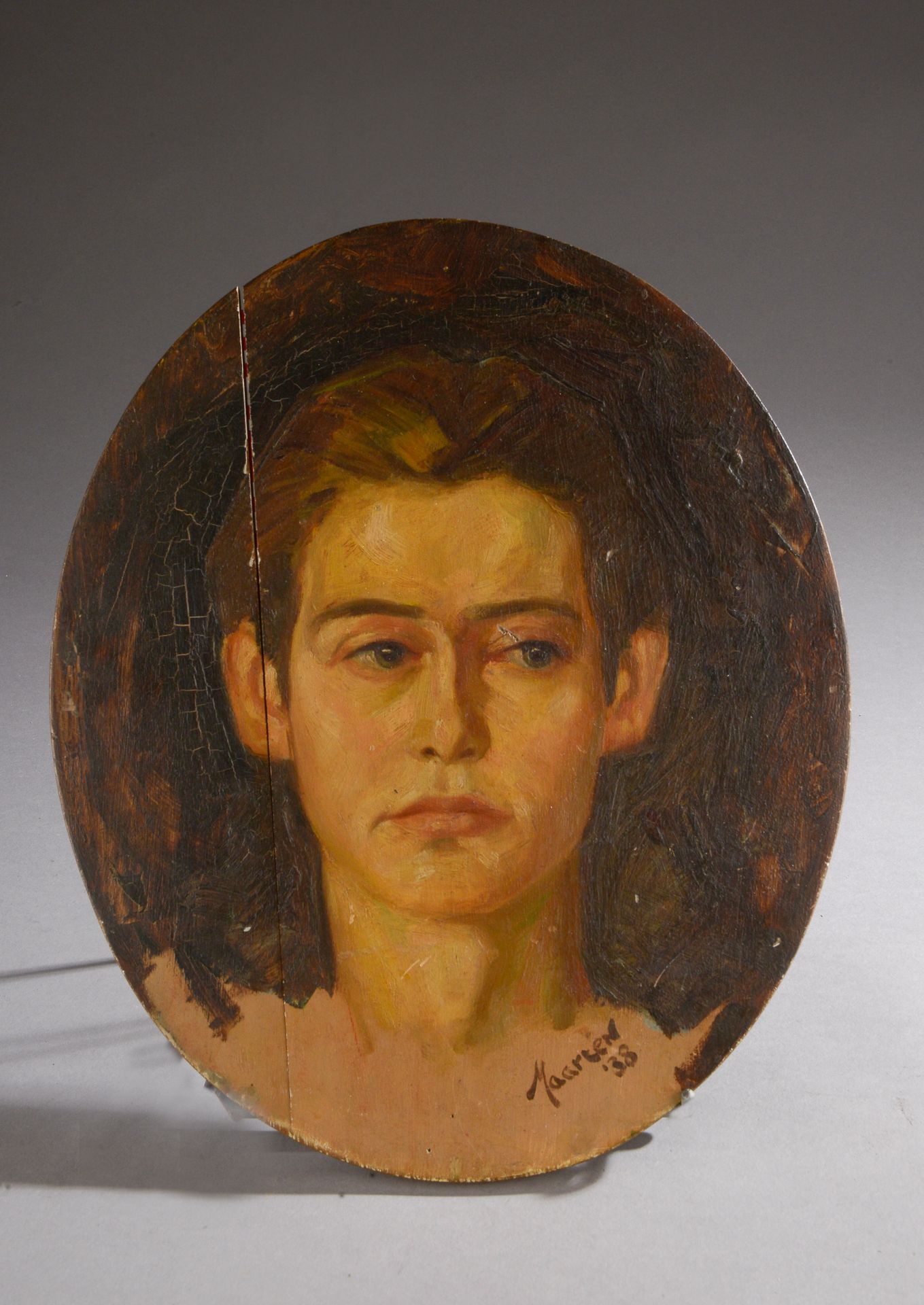 Null MAARTEN（20世纪）。

一个年轻人的画像。

椭圆形面板上的油画，右下方有签名和日期1938年（2个板块不连贯）。

高度：35.5厘米35,&hellip;