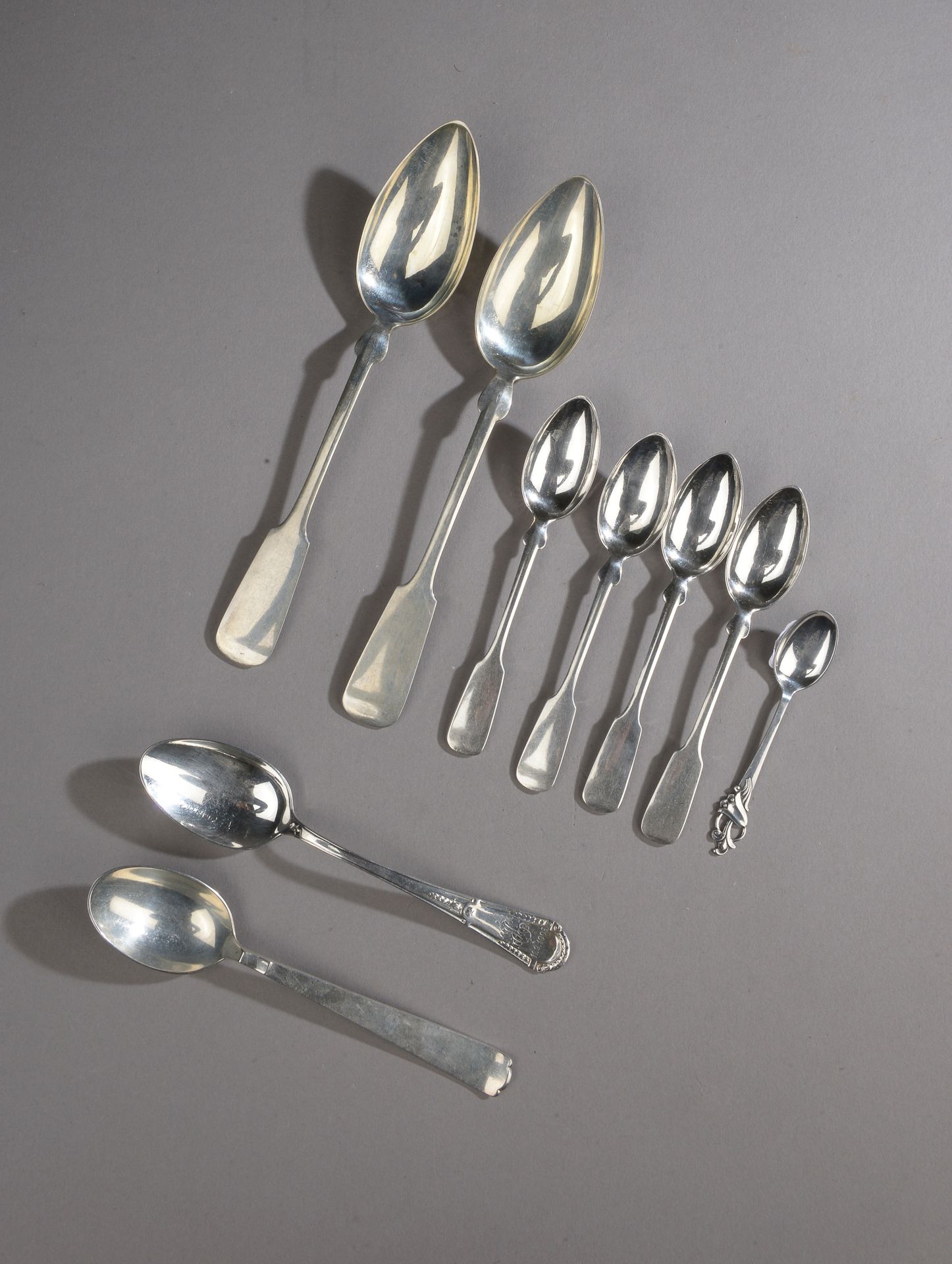 Null Set in silver 800 thousandths including: 

- two large spoons,

- four smal&hellip;