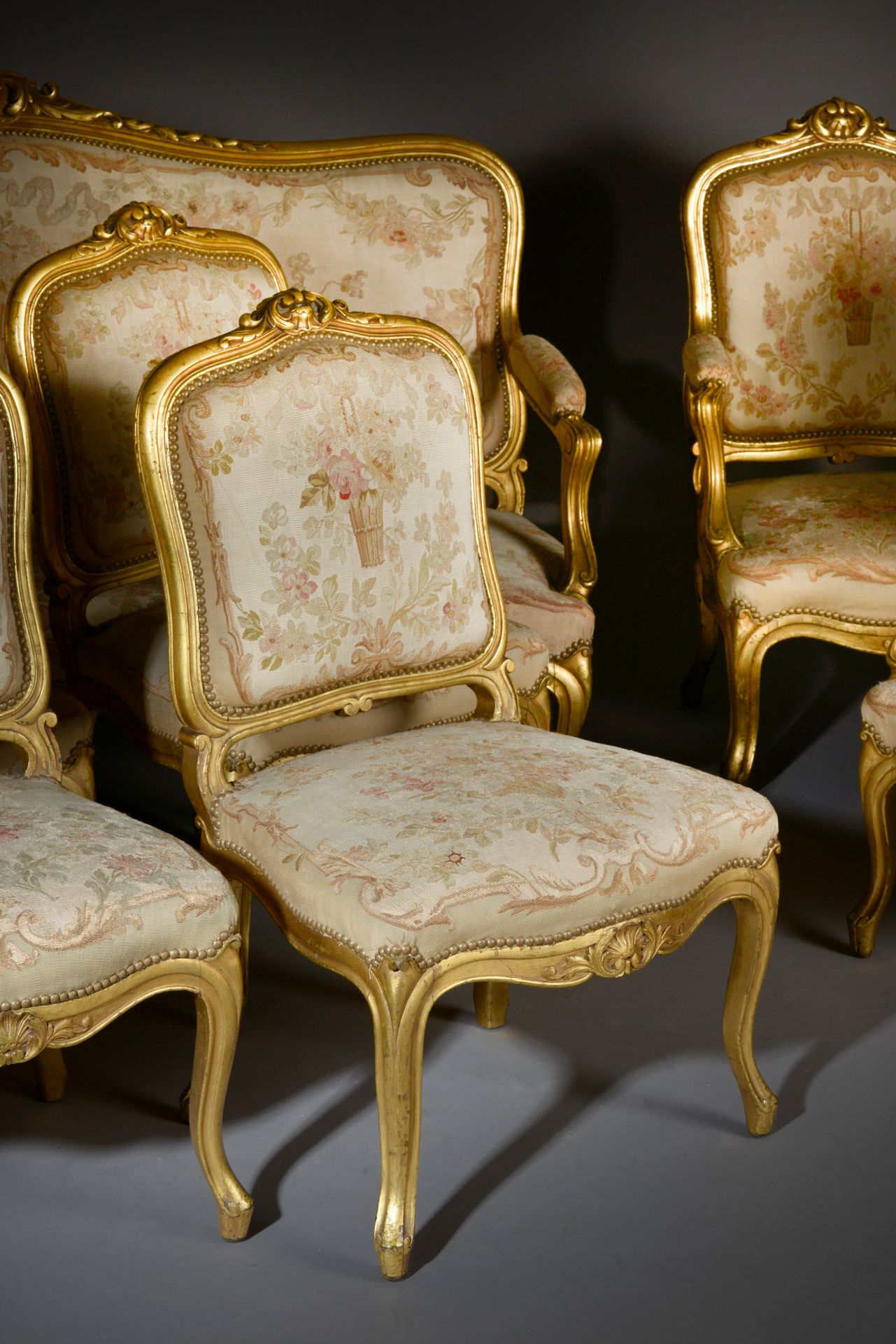 Null Salonmöbel mit flacher Rückenlehne aus gefrästem, geschnitztem und vergolde&hellip;