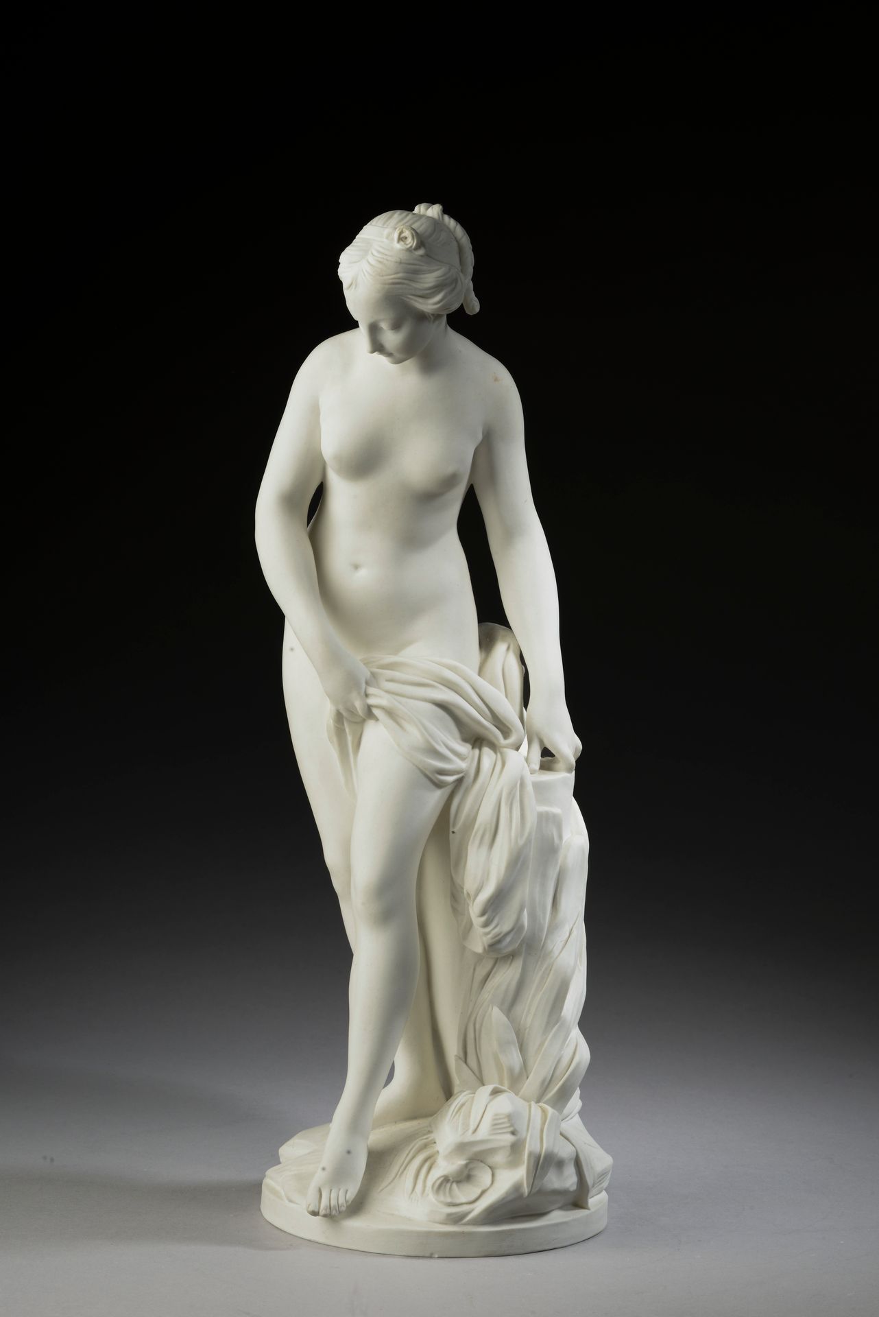 Null 制造SEVRES。
在艾蒂安-莫里斯-法尔科内（Etienne Maurice FALCONET）（巴黎，1716-1791）之后。
仙女下凡去洗澡。&hellip;