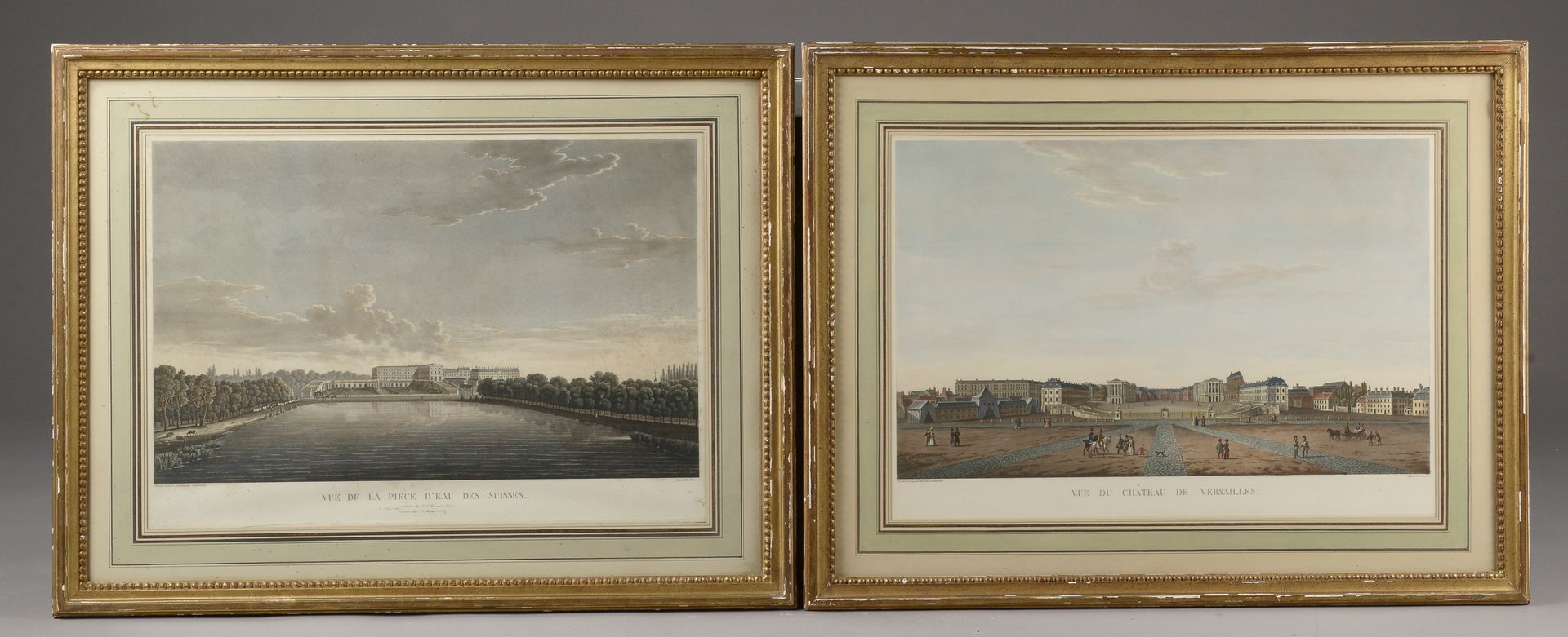 Null 米歇尔-弗朗索瓦-达曼-德玛西亚（1763年，巴黎-1827年，巴黎）。
"凡尔赛宫的景色 "和 "苏伊士广场的景色"。
一对彩色版画。 
视觉上的尺&hellip;