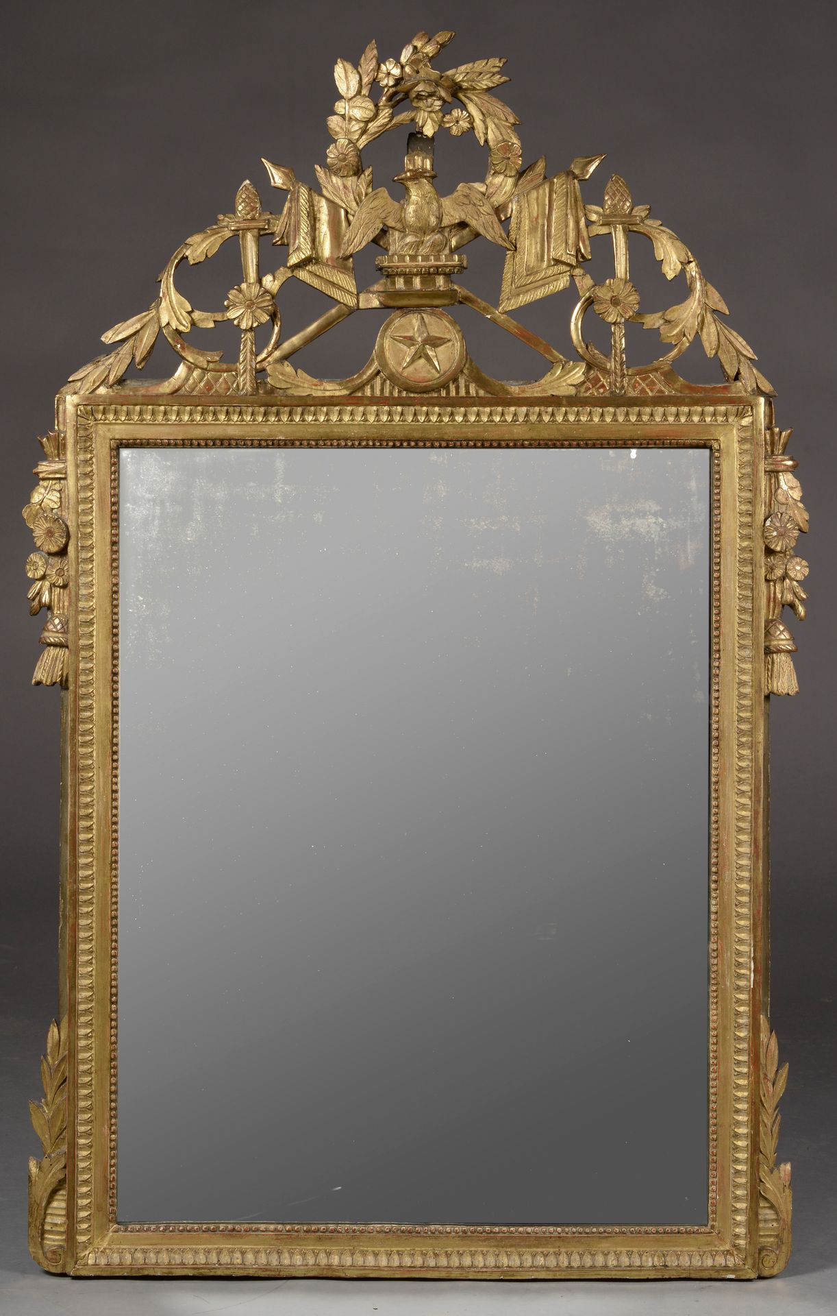 Null Carved and gilded wood mirror, the pediment with an eagle framed by two fla&hellip;