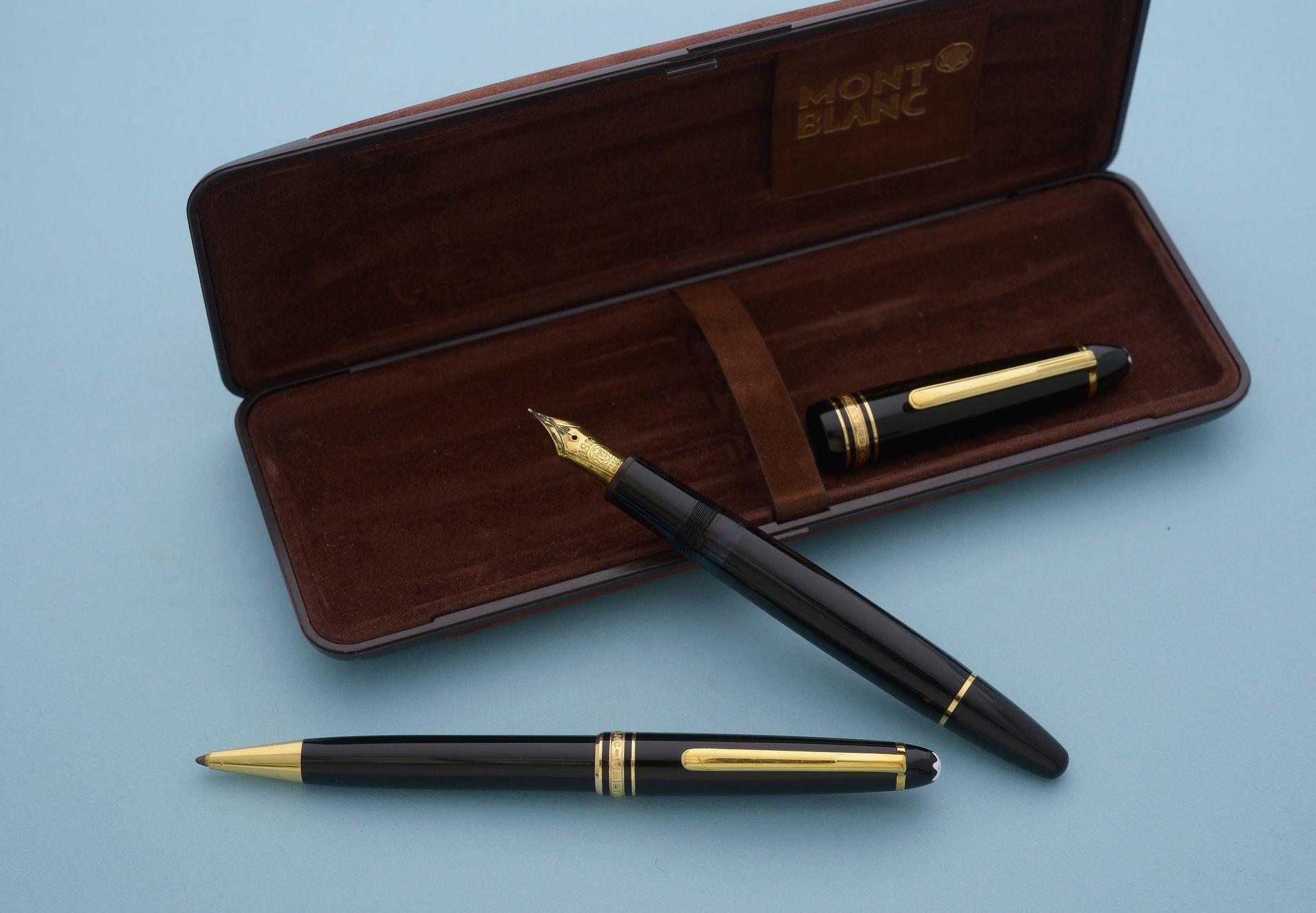 Null MONTBLANC "MEISTERSTUCK N°146".

Set including : 

A fountain pen, black re&hellip;