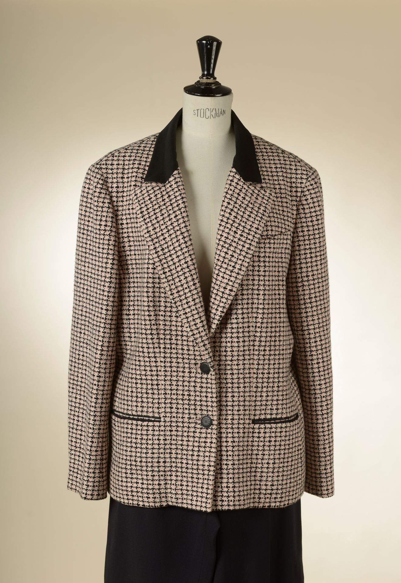 Null CHANEL. 
Powder pink, black and white cotton tweed jacket with houndstooth &hellip;