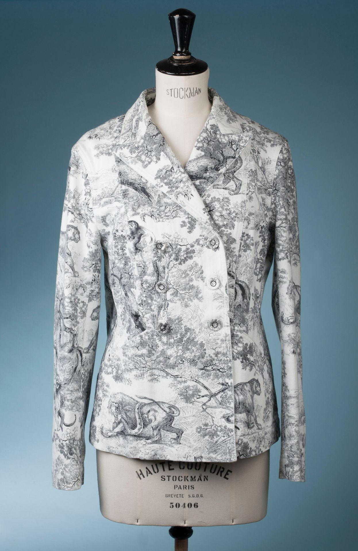 Null CHRISTIAN DIOR. 
White cotton denim jacket with toile de Jouy patterns feat&hellip;