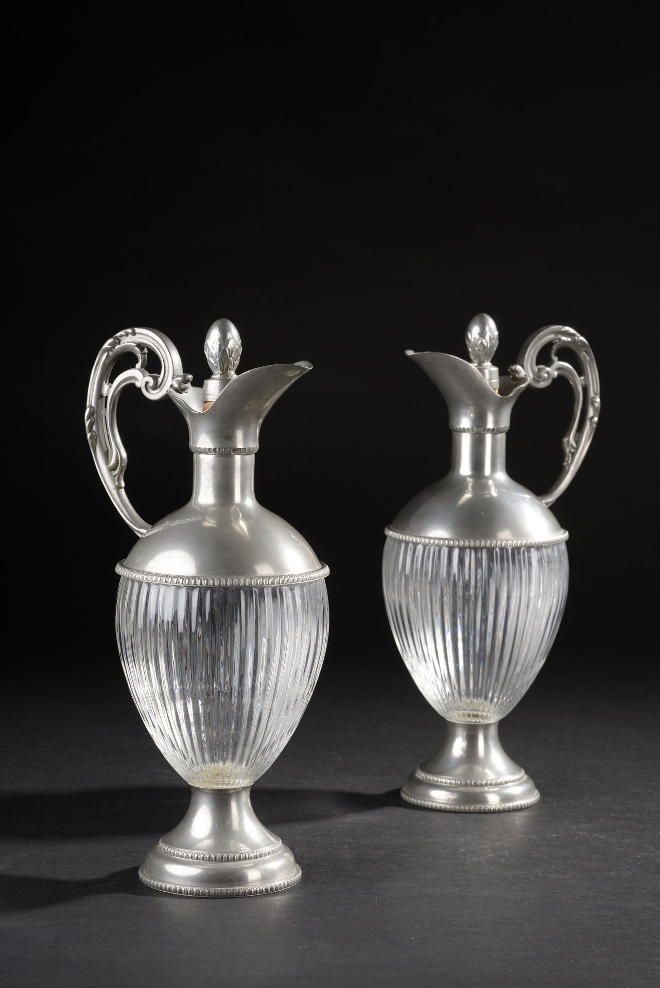 Null Pair of pewter and glass ewers decorated with gadroons, the caps decorated &hellip;
