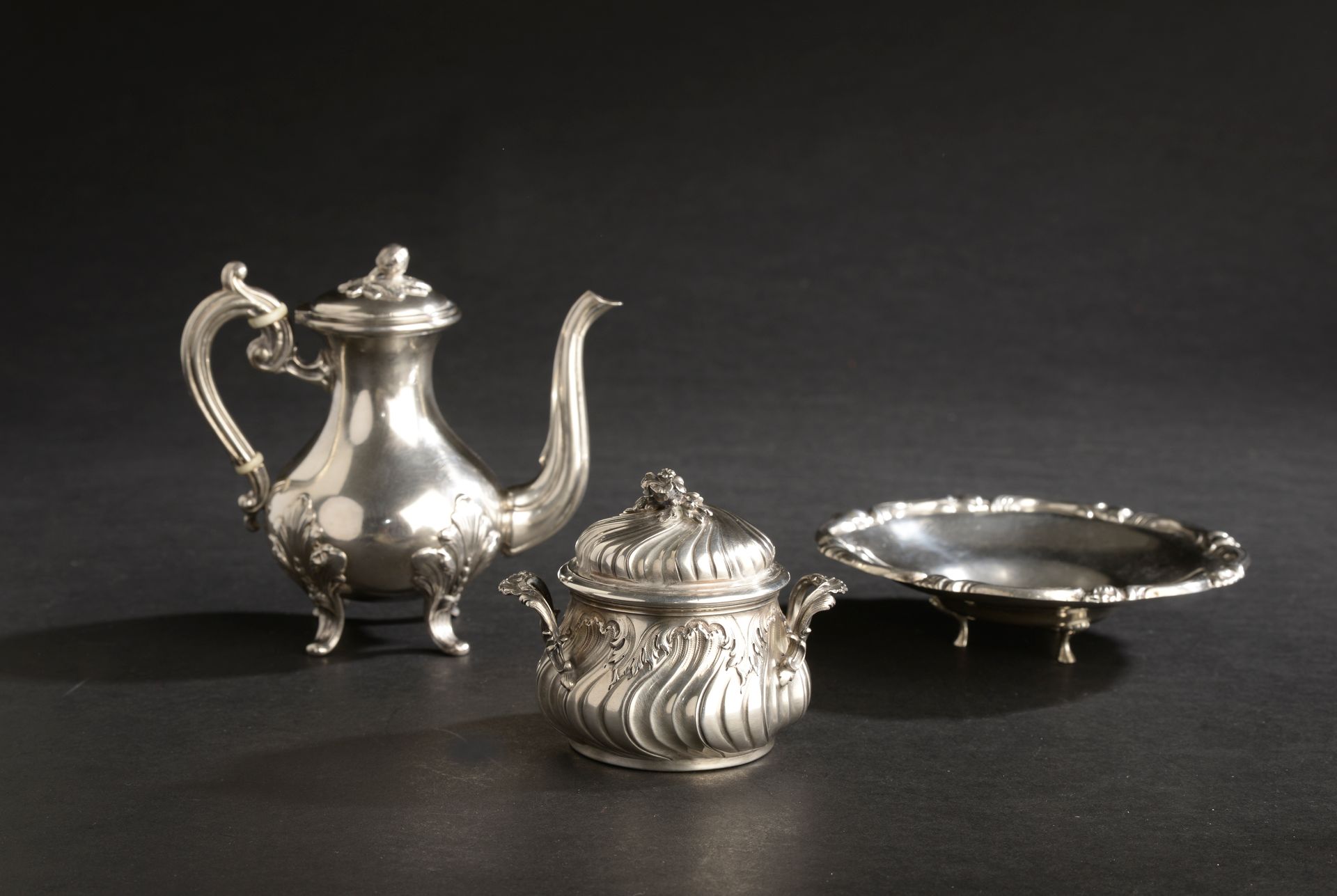 Null Silver set 925 thousandths including: a teapot (Minerva mark), a tripod cup&hellip;