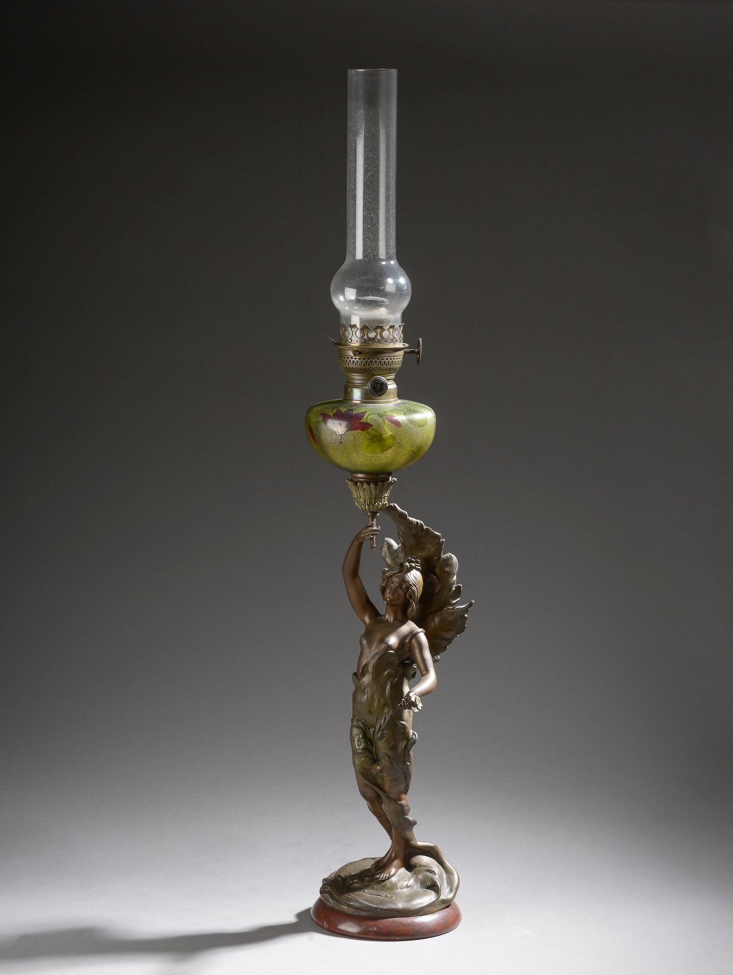 Null Georges VAN DE VOORDE (1878-1970), d'après. 
Lampe à pétrole, le réservoir &hellip;