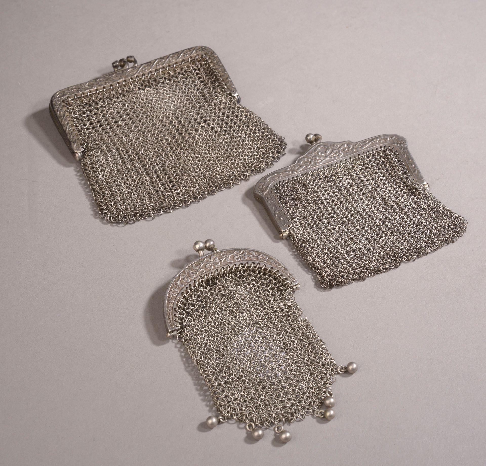 Null Three silver chainmail purses.
Boar hallmark. 
Total weight : 128,8 g
