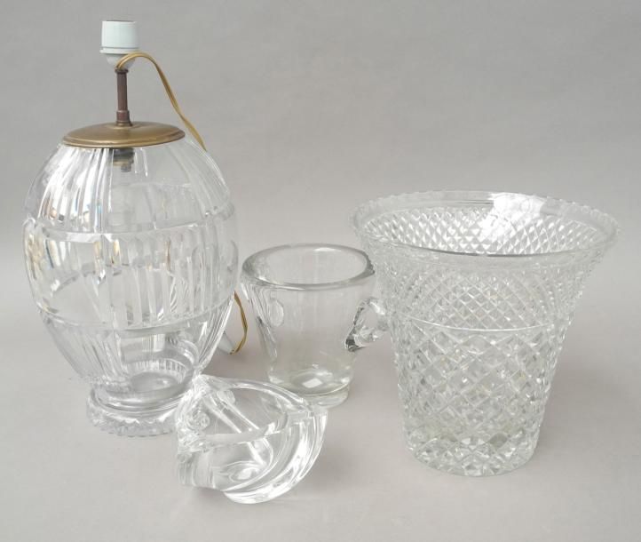 Null Ensemble: vase (éclat); pied de lampe (éclat); cendrier (éclat); vase en cr&hellip;