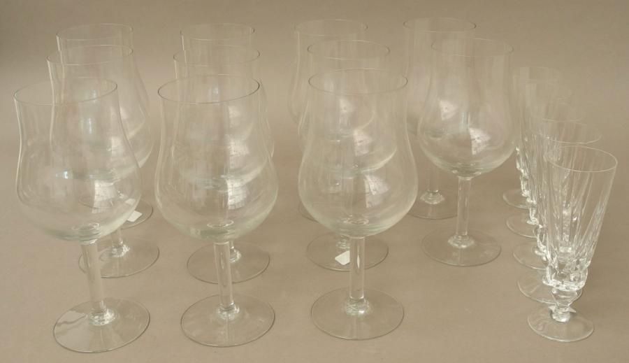 Null Ensemble: 11 verres à dégustation et 5 flûtes en cristal taillé (2 ébréchés&hellip;