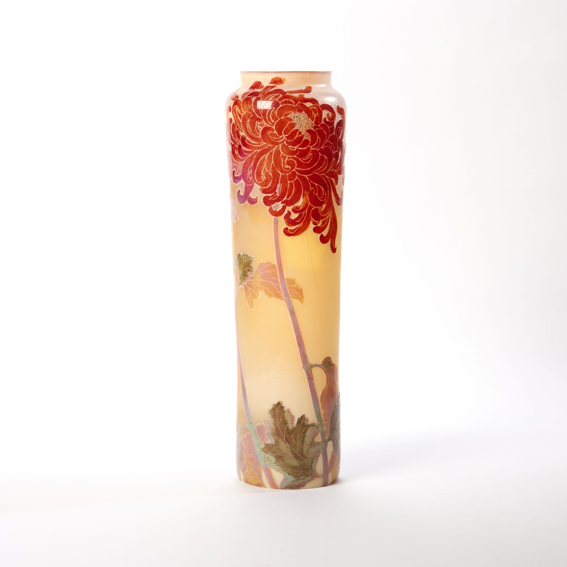 Null 弗朗索瓦-泰奥多尔-勒格拉斯（1839-1916 年）。

多层玻璃制成的大卷花瓶，瓶颈呈小喇叭状，乳白米色背景上有酸蚀刻的菊花装饰（底部有轻微缺口）&hellip;
