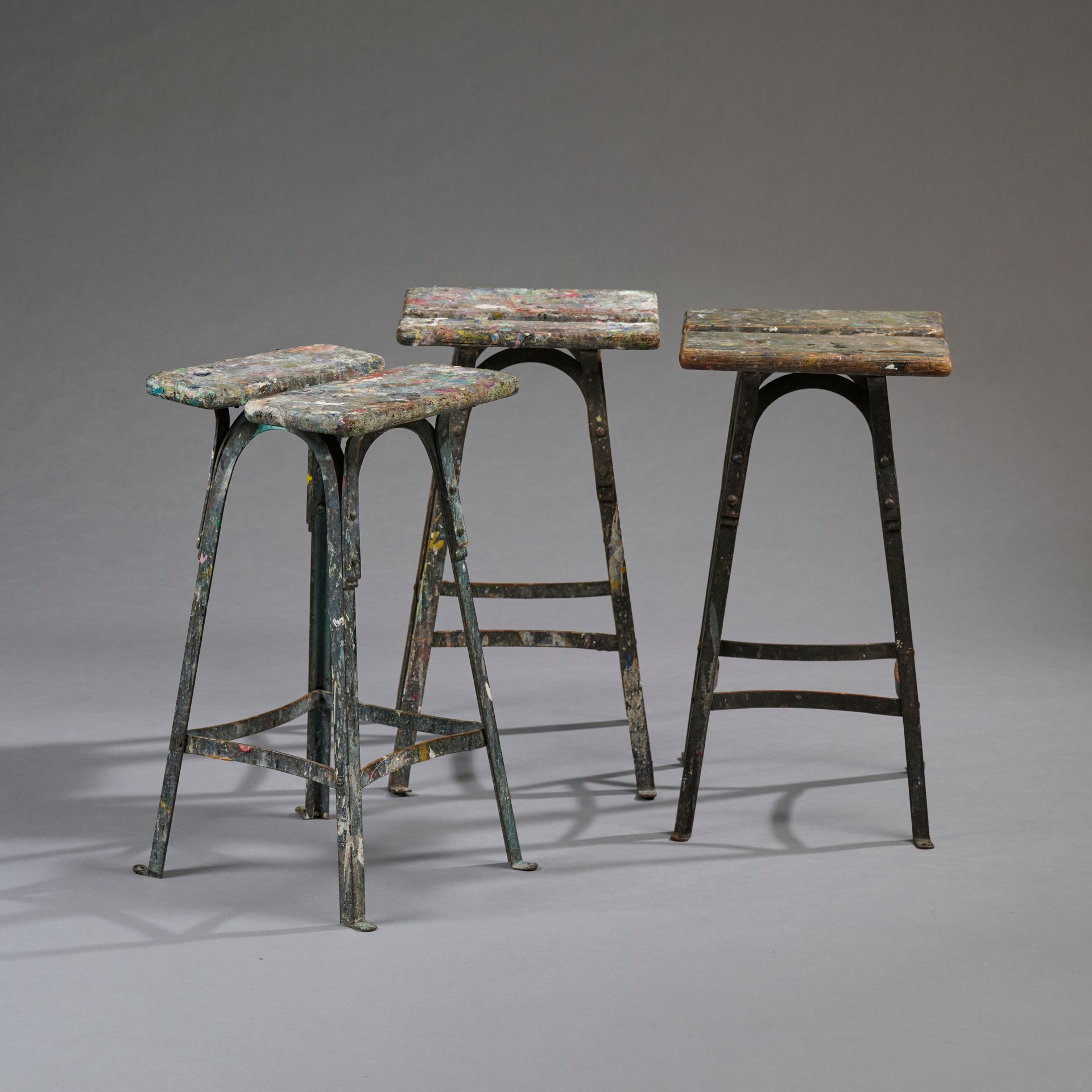 Null Suite of three workshop stools, seat composed of two wooden planks joined a&hellip;