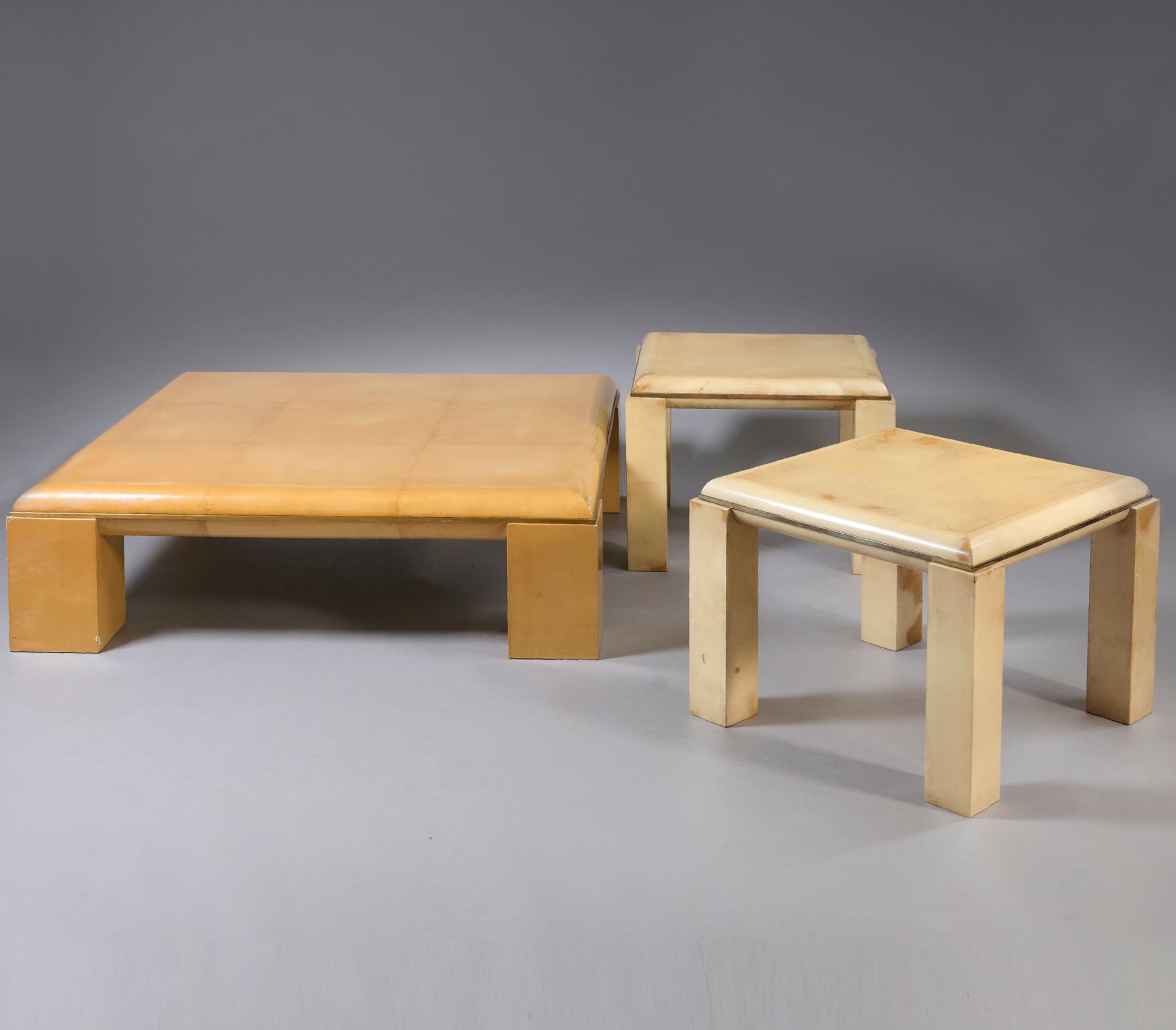 Null Table basse carrée et deux tables bout de canapé carré en laque de couleur &hellip;