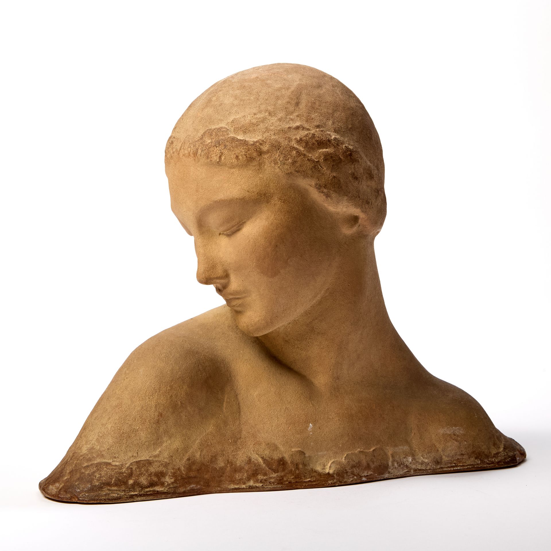 Null 阿梅迪奥-根纳雷利（1881-1943）。

女性半身像。

陶制，有铜锈，肩部下方有签名（底座上有小缺口）。

高33 厘米 - 宽度：43 厘米