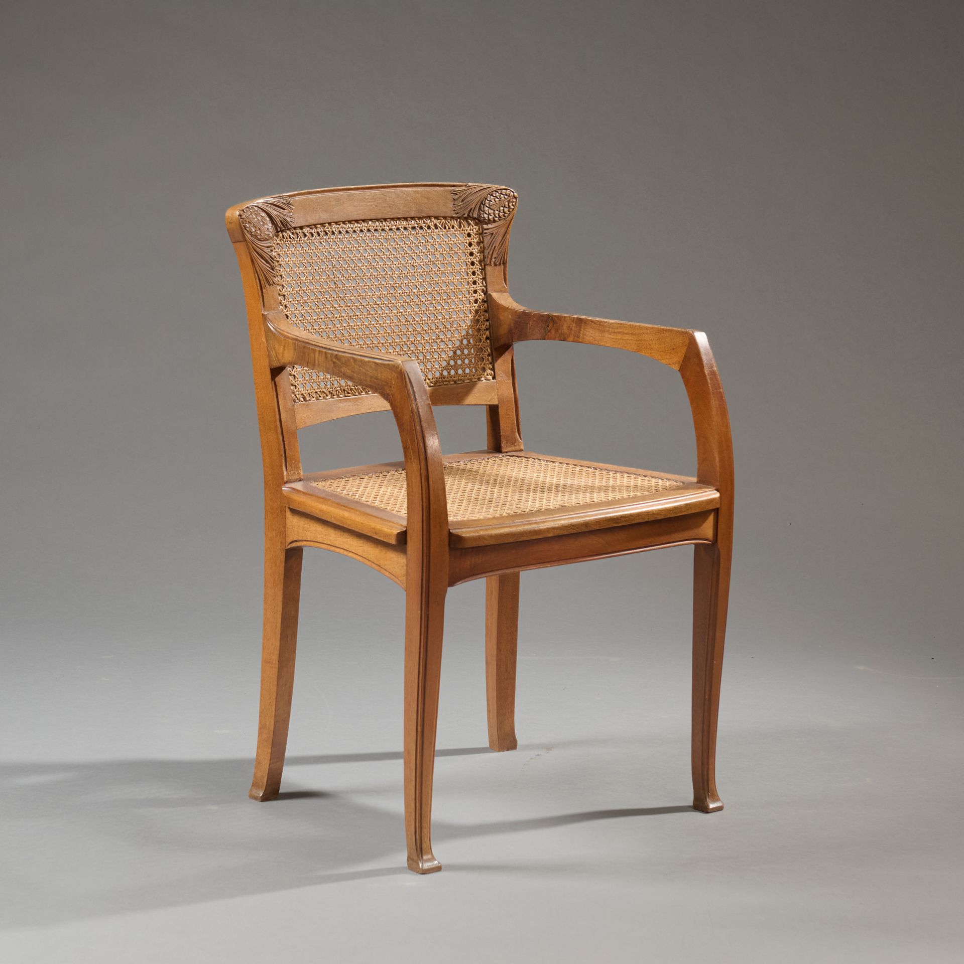 Null Georges NOVAK (época Art Nouveau).
Escritorio plano y sillón de caña en nog&hellip;