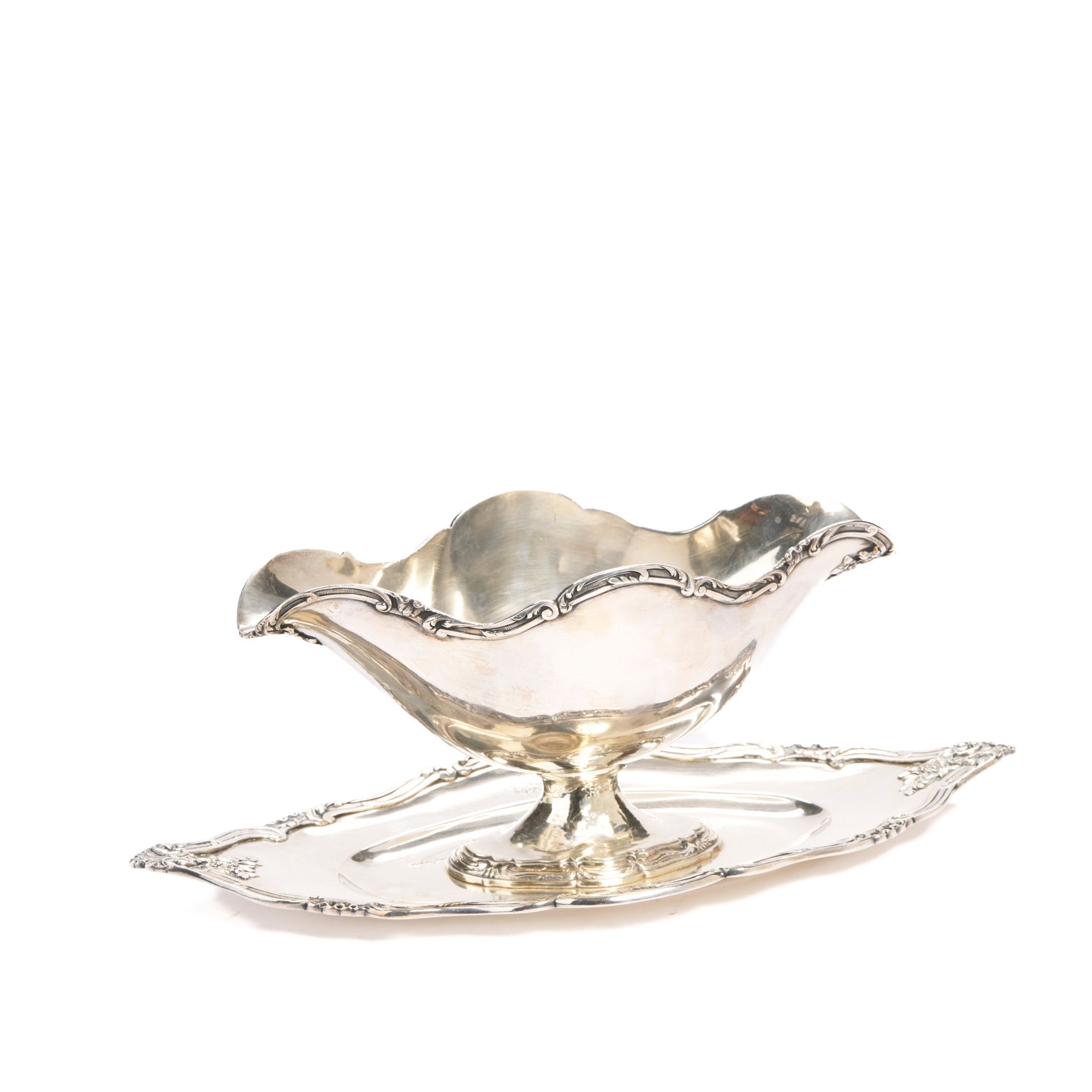 Null Sauce boat and fixed base in 950-milliliter chased silver decorated with sc&hellip;