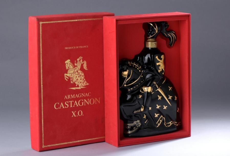 Null 1 bouteille ARMAGNAC "XO", Castagnon (bouteille noire en forme de chevalier&hellip;
