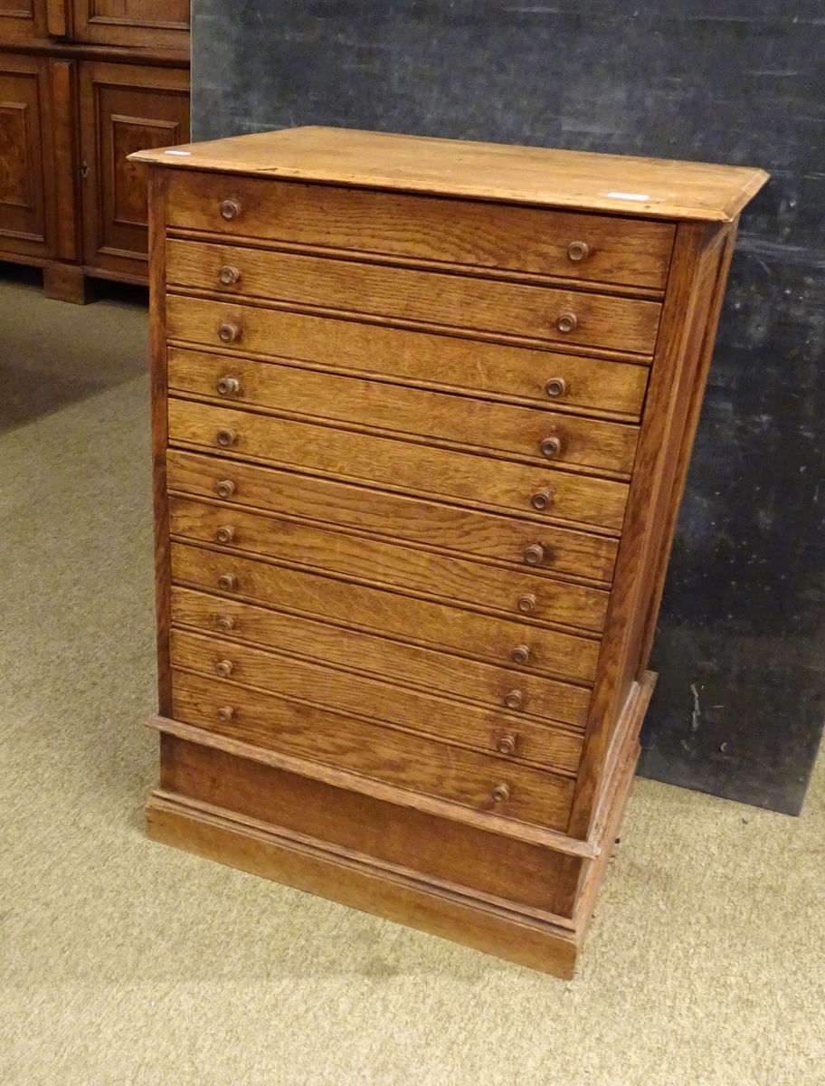 Null Piece of furniture: Oak medallion cabinet with 11 drawers early 20th centur&hellip;