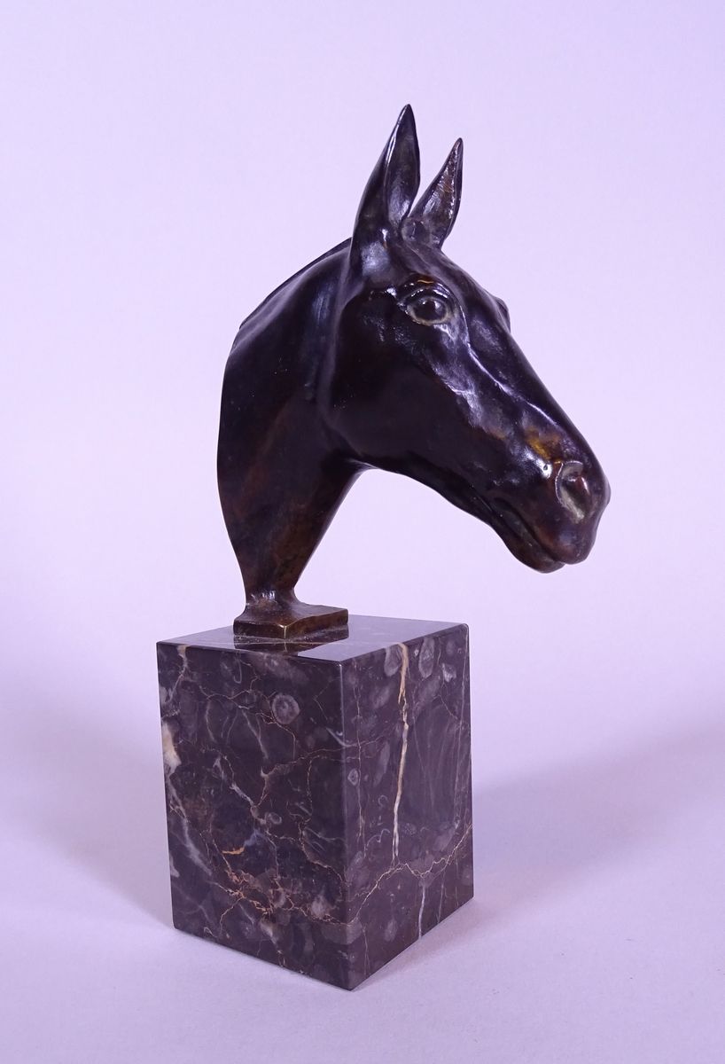 LE VERRIER Max 青铜雕塑-马头-署名*LE VERRIER M.* (Max) (1891-1973) 高：12厘米，大理石底座