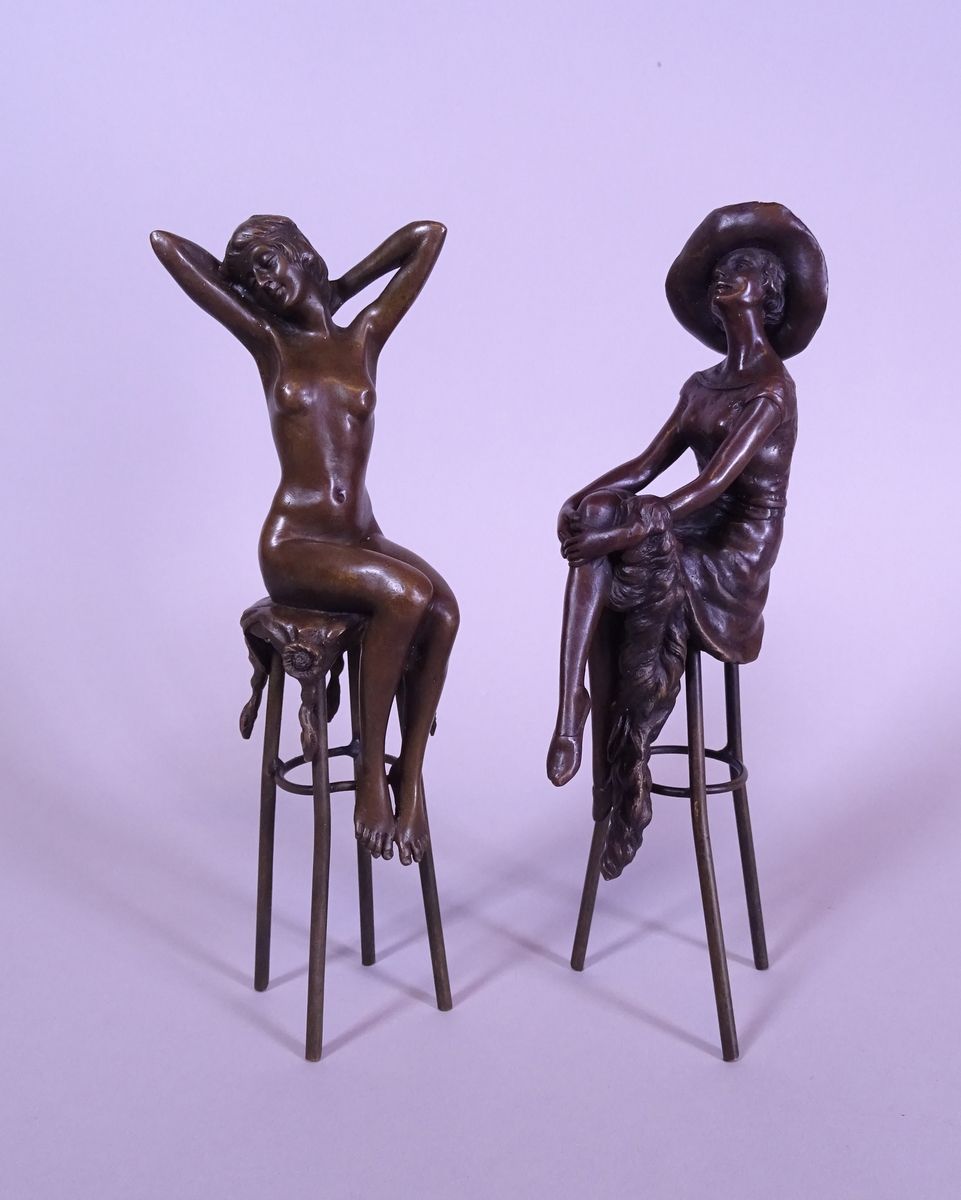 Null 雕塑：一对青铜雕塑-凳子上的女士-高：26厘米-凳子上的努-创始人的印章 青铜保证巴黎J.B.存放在CHIPARUS死后铸造的。