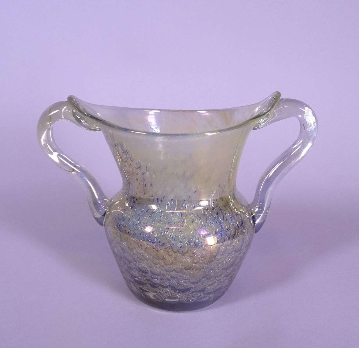 Null 玻璃器皿MURANO吹制的玻璃花瓶，2个把手，有B.A.字样，高：18厘米，20世纪中期