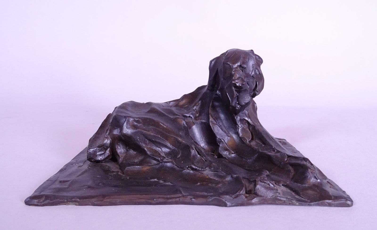 Villas Patrick Sculpture: bronze -Chien couché- cachet de fondeur à cire perdue &hellip;