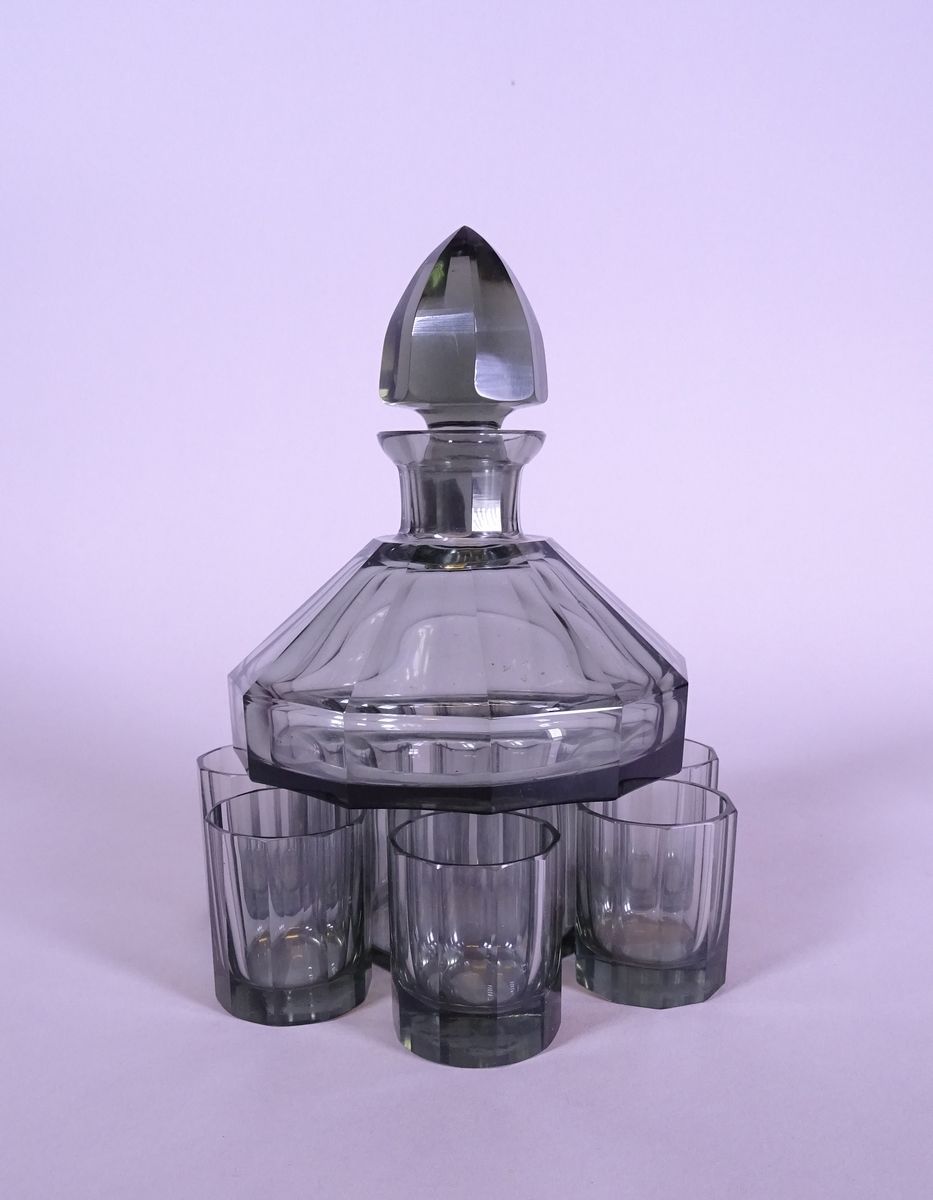 Null Glaswaren: Dekanter aus geschliffenem Art Deco-Kristall und 7 Gläser H:23cm