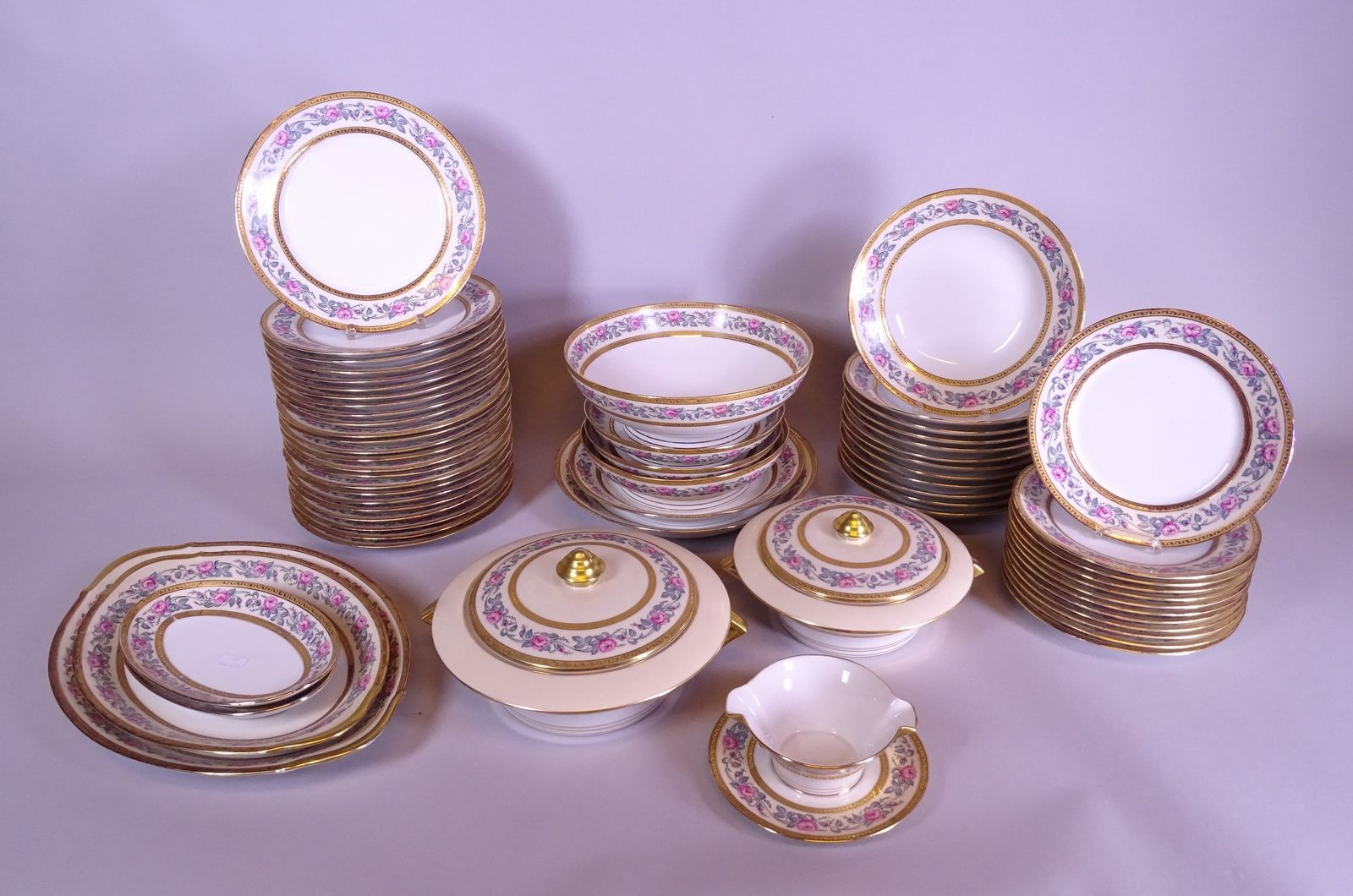 Null Céramique: (61) service porcelaine Limoges -Unique- bord doré frise de fleu&hellip;