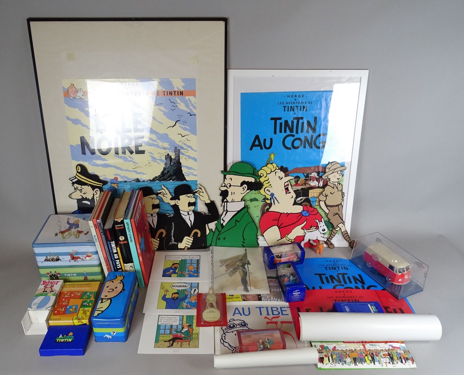 Null BD: Lot de divers sur le thème de la BD dont Hergé, TINTIN, affiches, voitu&hellip;