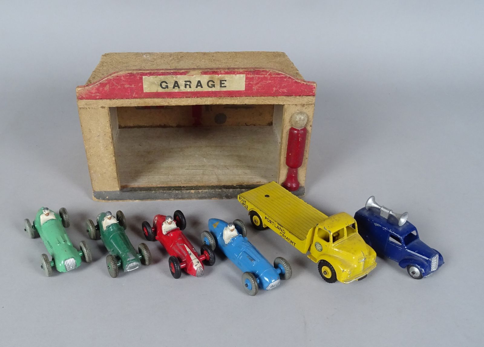 Null Jouet: voitures miniatures DINKY TOYS MECCANO dont course Talbot Lago, H.W.&hellip;