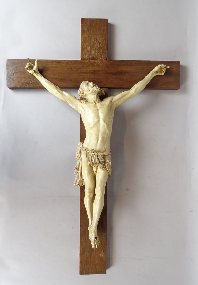 Null Sculpture plâtre -Christ- sur une croix en chêne fin 19è-déb 20èS H:90cm