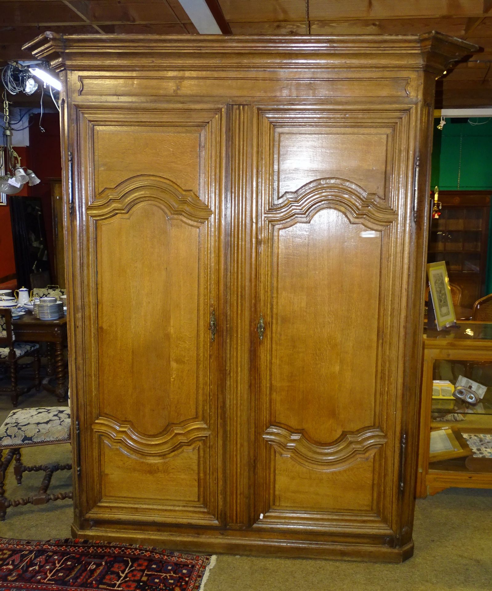 Null Meuble: armoire en chêne Louis XIV 18eS 237x200x73cm (mq pieds)