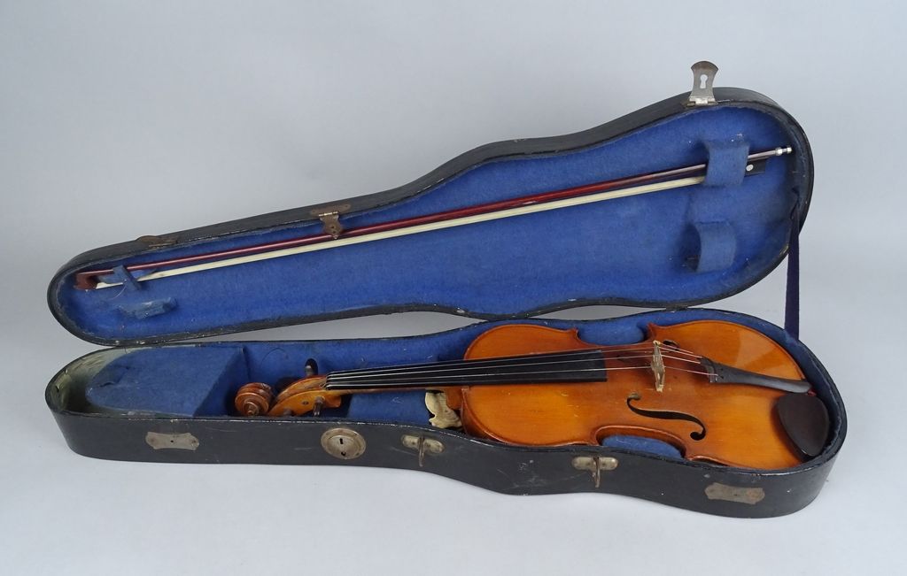 Null 音乐：整把小提琴Mirecourt背面有2个部分，标有红铁字--Le Marquis de l'air d'oiseau anno- a/弓在箱子里