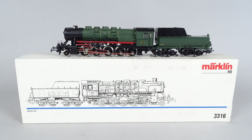 Null 玩具：MARKLIN HO 3316蒸汽机车150，4轴招标，绿色的比利时铁路，25 004型在它的盒子里（黄色的塑料）。