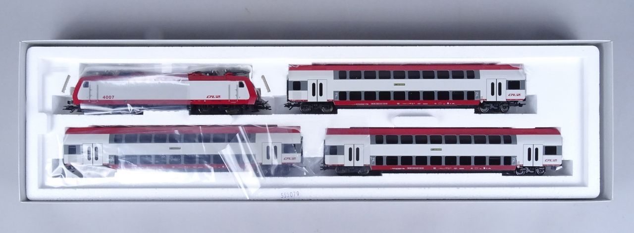 Null 玩具：MARKLIN HO交流火车：26538套装，带CFL系列4007电力机车和3辆双层客运车（装箱）。